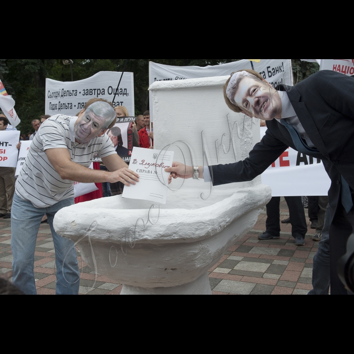 17 червня 2015

Перед Верховною Радою відбулася акція “Не зливайте антикорупційну прокуратуру” під час якої громадські активісти привезли 2-метровий унітаз під стіни Верховної Ради 

Громадські активісти наочно демонстрували, «як і надалі зливатимуть ТОП-розслідування, в тому числі і Антикорупційного бюро, у разі голосування законопроекту №2667 в редакції Юрія Луценко, що робить нову Антикорупційну прокуратура залежною від президента»