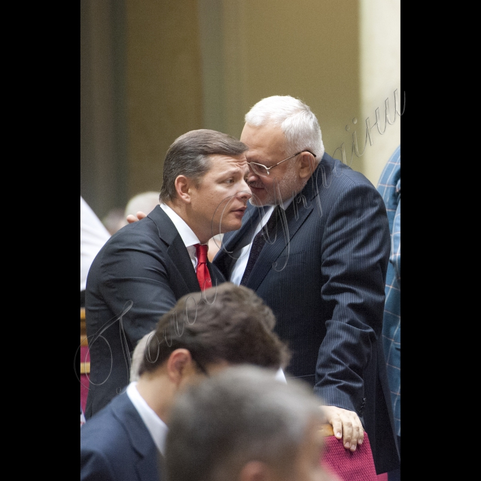 17 червня 2015

Пленарне засідання ВР України.
Олег Ляшко, Ігор Шурма