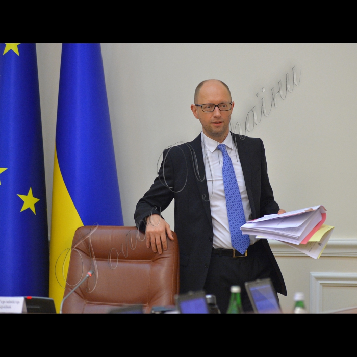 17 червня 2015
Під головуванням Прем’єр-міністра України Арсенія Яценюка відбулось засідання Уряду.
прем'єр- міністр України Арсеній Яценюк