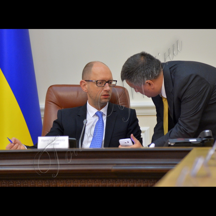 17 червня 2015
Під головуванням Прем’єр-міністра України Арсенія Яценюка відбулось засідання Уряду.
прем'єр- міністр України Арсеній Яценюк, Міністр внутрішніх справ України Арсен Аваков