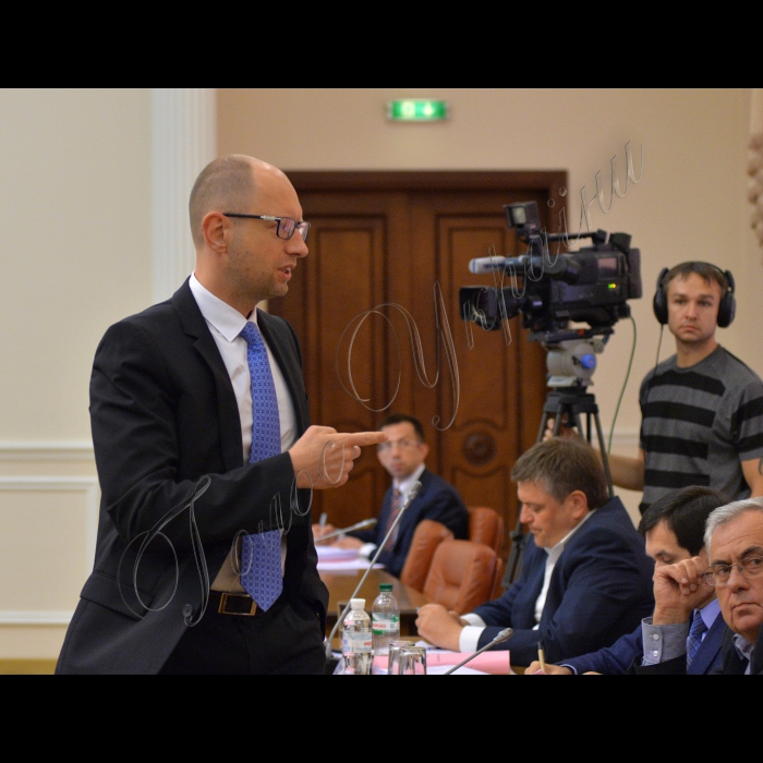 17 червня 2015
Під головуванням Прем’єр-міністра України Арсенія Яценюка відбулось засідання Уряду.