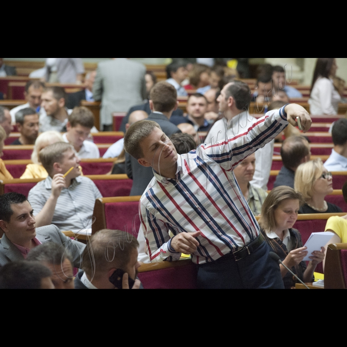 17 червня 2015
Парламентські слухання на тему: «Сімейна політика України - цілі та завдання».
Вів засідання Перший заступник Голови ВР України Андрій Парубій.