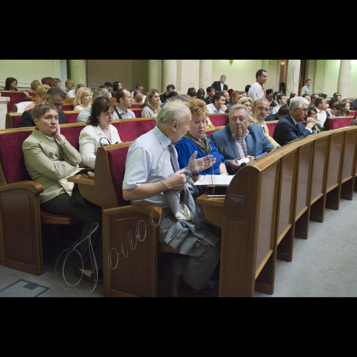 17 червня 2015
Парламентські слухання на тему: «Сімейна політика України - цілі та завдання».
Вів засідання Перший заступник Голови ВР України Андрій Парубій.