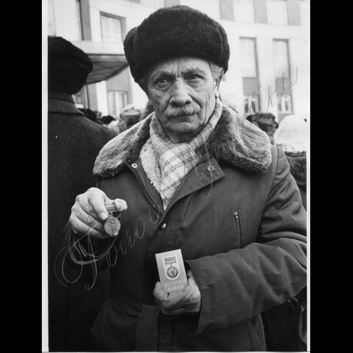 21.02.1997
Тимофій Ельпіліфоровіч Ходико - майор у відставці, учасник визволення Дніпропетровської області від німецько-фашистських загарбників, кавалер 4-х бойових орденів і 17 медалей.
