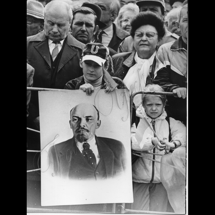 01.05.1997. Київ. Першотравнева демонстрація, портрет Леніна