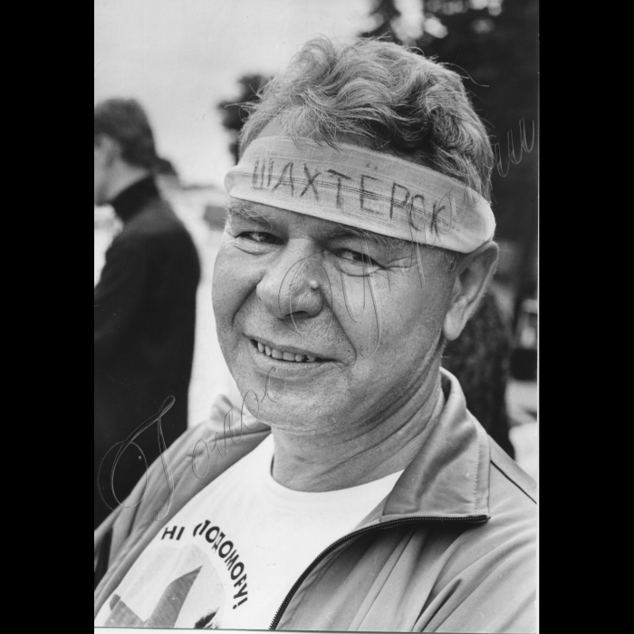 08.07.1997. Біля Верховної Ради.
Голодуючий