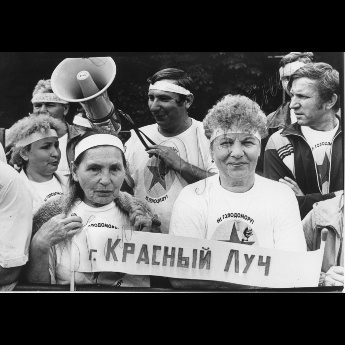 08.07.1997. Біля Верховної Ради.
