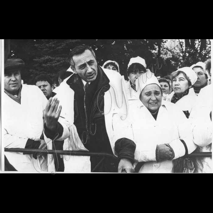 07.10.1997.
Пікети біля ВР виробників промислових товарів.