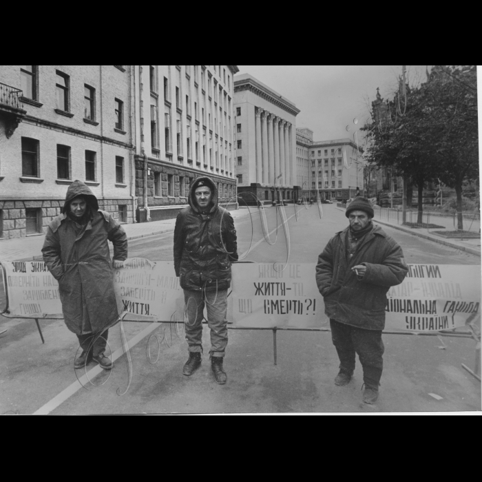 03.11.1997.
Шахтарі Макіївки, Горловки, шахта 