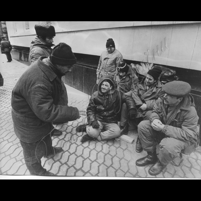03.11.1997.
Пікети біля Адміністрації президента.
Шахтарі Макіївки, Горловки, шахта 