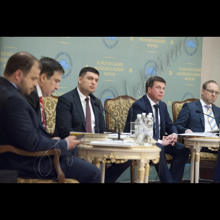 22 червня 2015
Робоча поїздка Голови ВР України Володимира Гройсмана у Одесу.
Участь у засіданні Асоціації міст України (АМУ) у рамках XI  Українського муніципального форуму.
