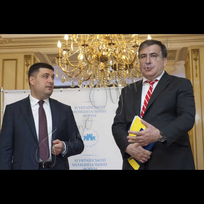 22 червня 2015
Робоча поїздка Голови ВР України Володимира Гройсмана у Одесу.
Спільни підхід до преси Голови ВР України Володимира Гройсмана і Голови Одеської облдержадміністрації Міхеіла Саакашвілі