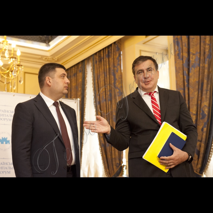 22 червня 2015
Робоча поїздка Голови ВР України Володимира Гройсмана у Одесу.
Спільни підхід до преси Голови ВР України Володимира Гройсмана і Голови Одеської облдержадміністрації Міхеіла Саакашвілі