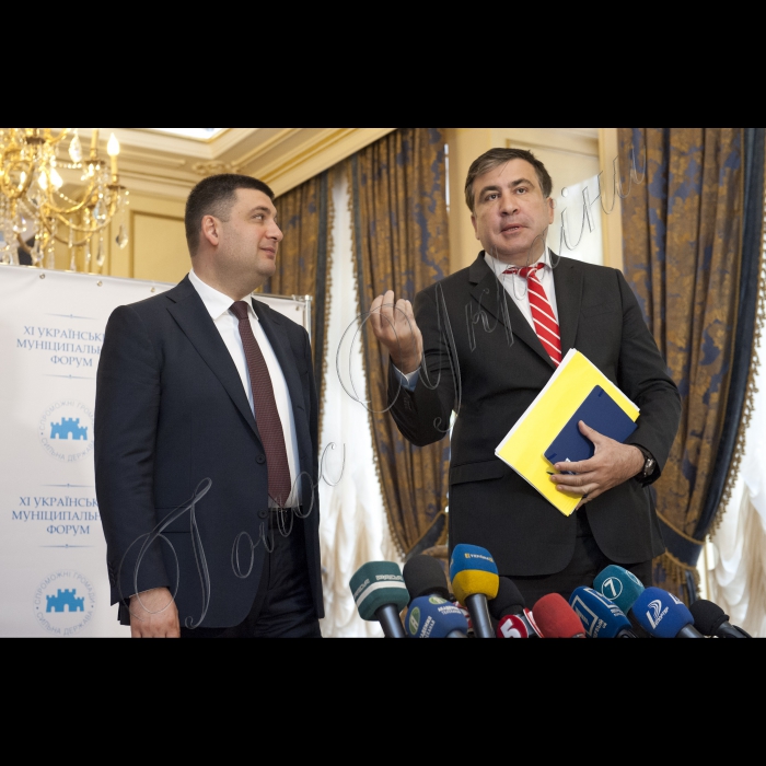 22 червня 2015
Робоча поїздка Голови ВР України Володимира Гройсмана у Одесу.
Спільни підхід до преси Голови ВР України Володимира Гройсмана і Голови Одеської облдержадміністрації Міхеіла Саакашвілі