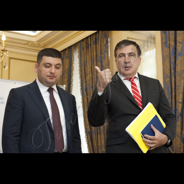 22 червня 2015
Робоча поїздка Голови ВР України Володимира Гройсмана у Одесу.
Спільни підхід до преси Голови ВР України Володимира Гройсмана і Голови Одеської облдержадміністрації Міхеіла Саакашвілі