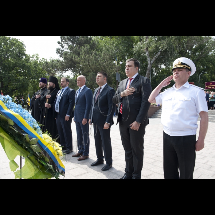 22 червня 2015
Робоча поїздка Голови ВР України Володимира Гройсмана у Одесу.
Покладання квітів до пам’ятника Невідомому матросу