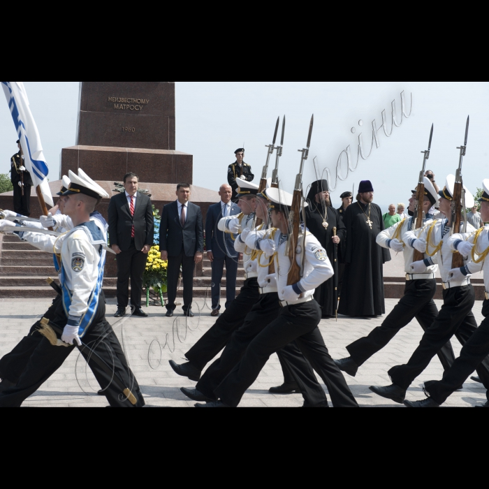 22 червня 2015
Робоча поїздка Голови ВР України Володимира Гройсмана у Одесу.
Покладання квітів до пам’ятника Невідомому матросу