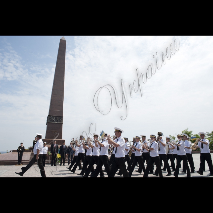 22 червня 2015
Робоча поїздка Голови ВР України Володимира Гройсмана у Одесу.
Покладання квітів до пам’ятника Невідомому матросу