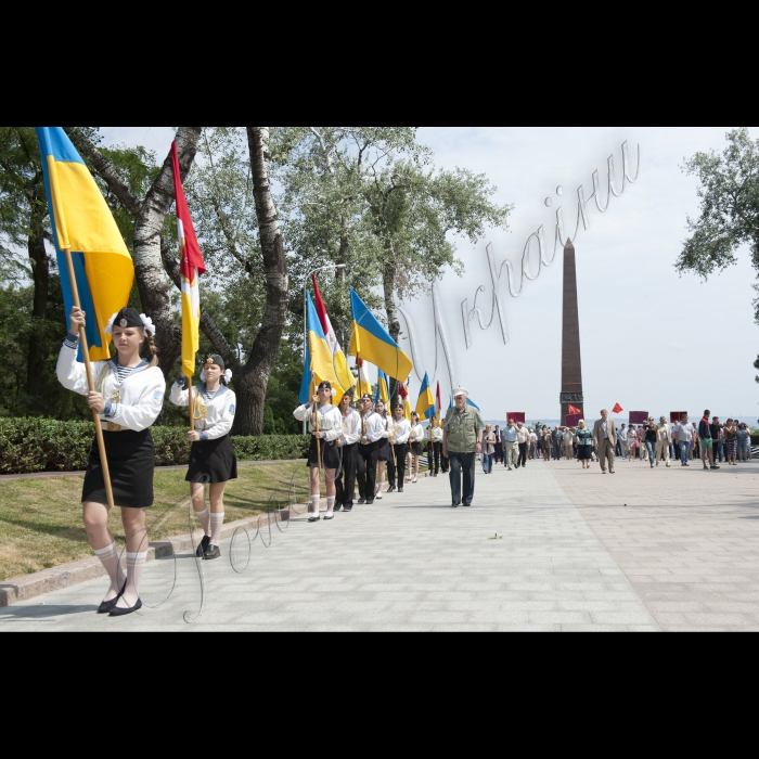22 червня 2015
Робоча поїздка Голови ВР України Володимира Гройсмана у Одесу.
Покладання квітів до пам’ятника Невідомому матросу