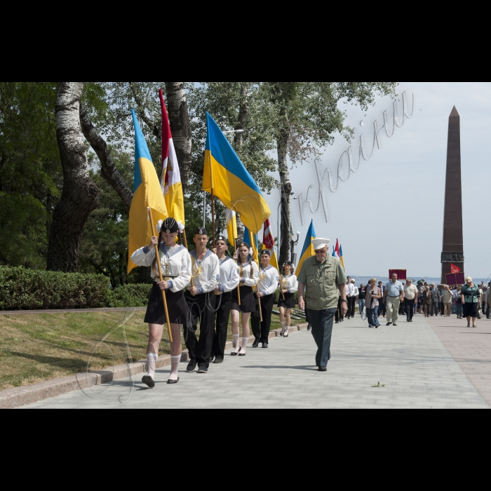 22 червня 2015
Робоча поїздка Голови ВР України Володимира Гройсмана у Одесу.
Покладання квітів до пам’ятника Невідомому матросу