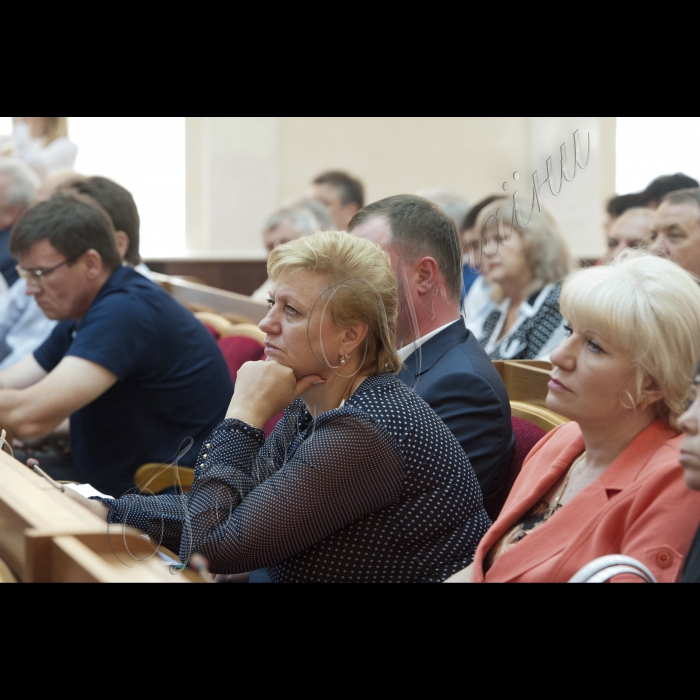 Робоча поїздка Голови ВР України Володимира Гройсмана у Одесу.
Зустріч з представниками органів місцевого самоврядування у приміщенні обласної ради.