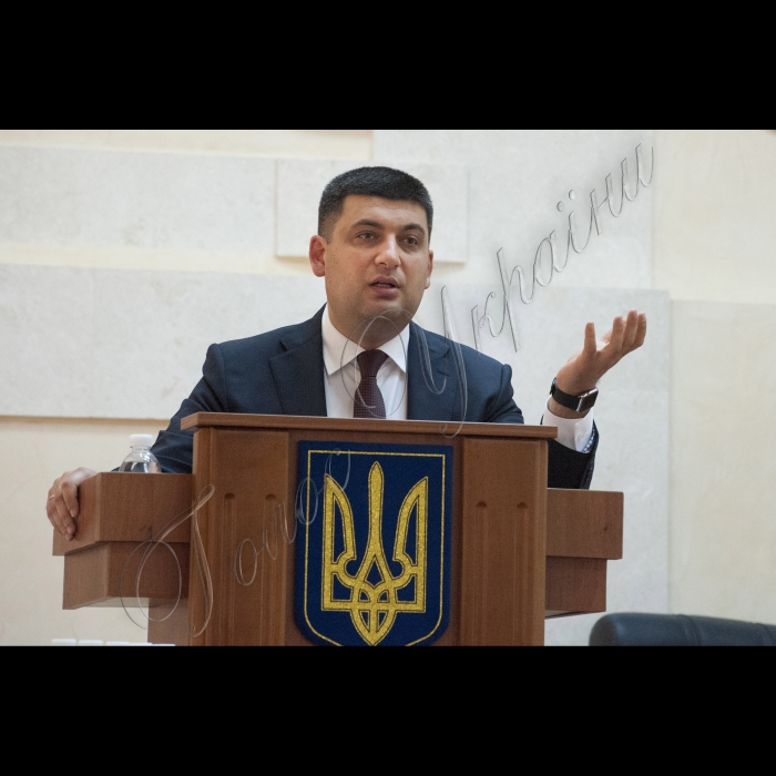 Робоча поїздка Голови ВР України Володимира Гройсмана у Одесу.
Зустріч з представниками органів місцевого самоврядування у приміщенні обласної ради.