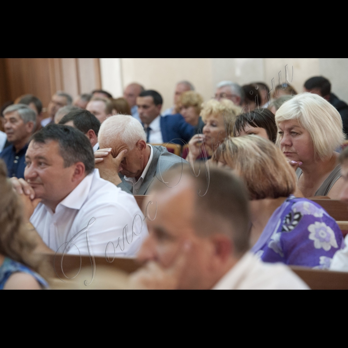 Робоча поїздка Голови ВР України Володимира Гройсмана у Одесу.
Зустріч з представниками органів місцевого самоврядування у приміщенні обласної ради.