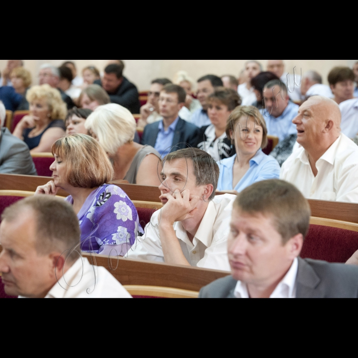 Робоча поїздка Голови ВР України Володимира Гройсмана у Одесу.
Зустріч з представниками органів місцевого самоврядування у приміщенні обласної ради.