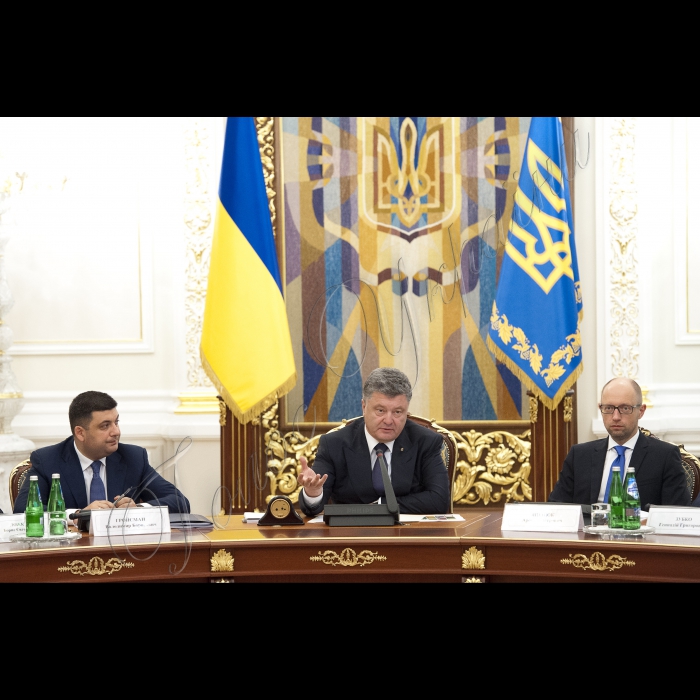 Голова ВР України Володимир Гройсман взяв участь у засіданні Національної ради реформ під головуванням Президента України Петра Порошенка. Арсеній Яценюк