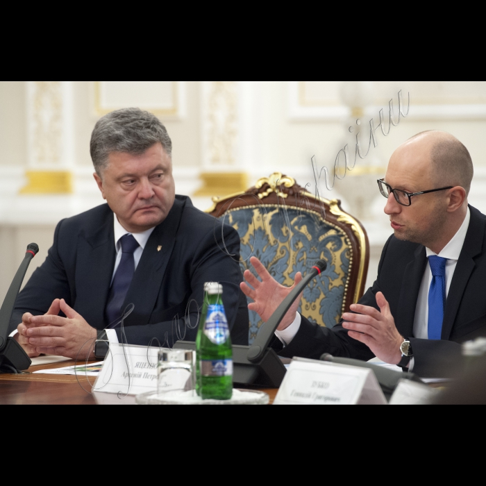 Голова ВР України Володимир Гройсман взяв участь у засіданні Національної ради реформ під головуванням Президента України Петра Порошенка. Арсеній Яценюк