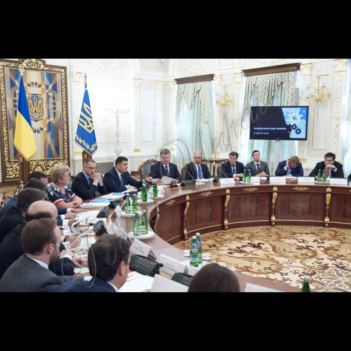 Голова ВР України Володимир Гройсман взяв участь у засіданні Національної ради реформ під головуванням Президента України Петра Порошенка
