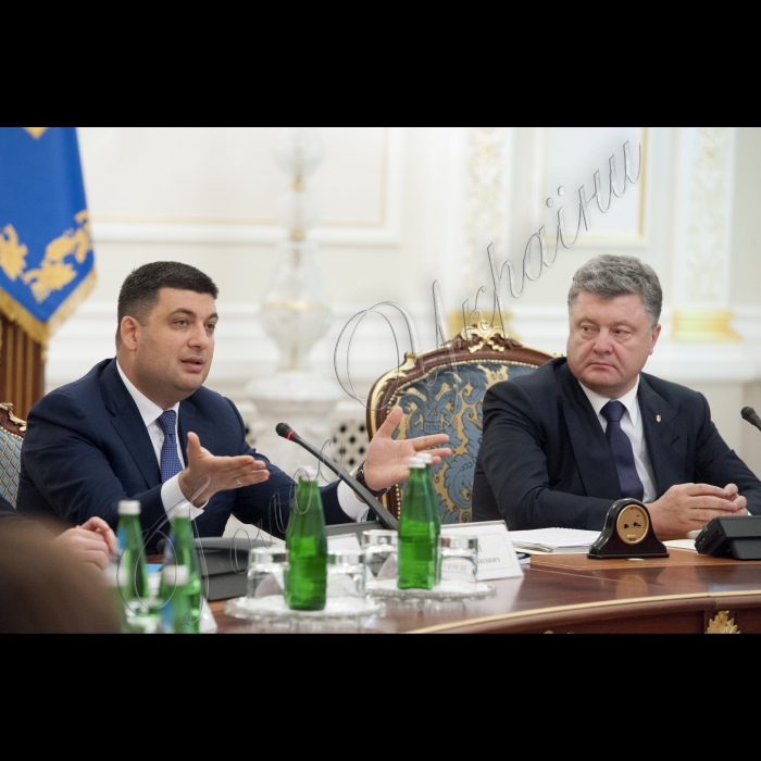 Голова ВР України Володимир Гройсман взяв участь у засіданні Національної ради реформ під головуванням Президента України Петра Порошенка
Петро Порошенко, Володимир Гройсман