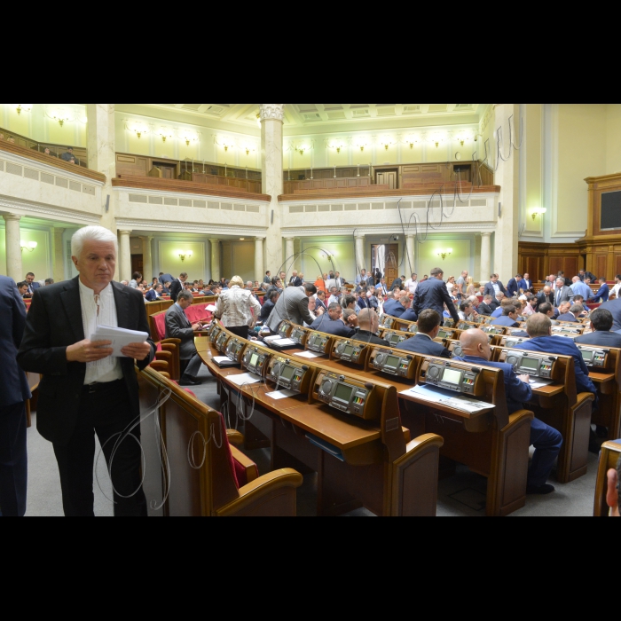 30 червня 2015 р.

Пленарне засідання ВР.
Володимир Литвин Воля