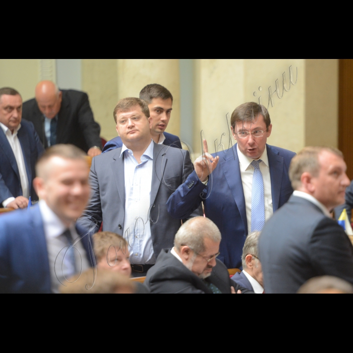 30 червня 2015 р.

Пленарне засідання ВР.
Володимир Ар'єв Юрій Луценко БП
