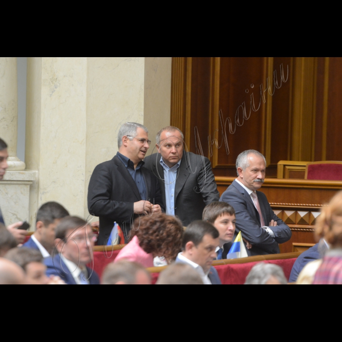 30 червня 2015 р.

Пленарне засідання ВР.
Роман Романюк БП Нестор Шуфрич ОП Віктор Пинзеник БП