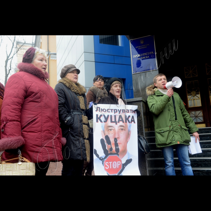 16 грудня 2014. Біля Київської міської прокуратури відбулася акція, організована громадськістю  з вимогою провести негайне розслідування фактів зловживань та розкрадання майна НАН України, керівним складом Інституту Патона.  ГО “Київський Форум” вимагатиме негайної люстрації наукових корупціонерів.