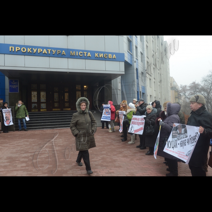 16 грудня 2014. Біля Київської міської прокуратури відбулася акція, організована громадськістю  з вимогою провести негайне розслідування фактів зловживань та розкрадання майна НАН України, керівним складом Інституту Патона.  ГО “Київський Форум” вимагатиме негайної люстрації наукових корупціонерів.