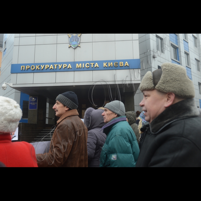 16 грудня 2014. Біля Київської міської прокуратури відбулася акція, організована громадськістю  з вимогою провести негайне розслідування фактів зловживань та розкрадання майна НАН України, керівним складом Інституту Патона.  ГО “Київський Форум” вимагатиме негайної люстрації наукових корупціонерів.