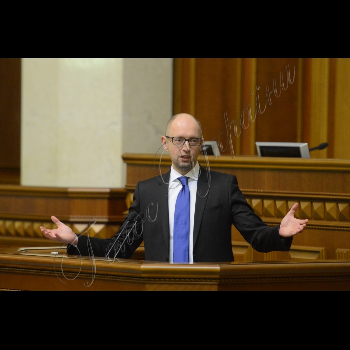11 грудня 2014. Пленарне засідання ВР. Виступає прем’єр-міністр Арсеній Яценюк