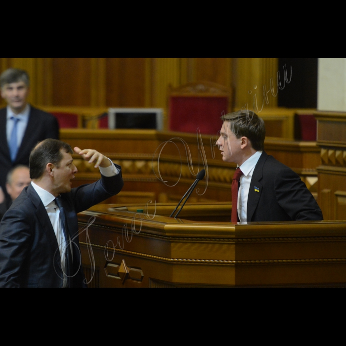 11 грудня 2014. Пленарне засідання ВР. Олег Ляшко, Олесь Довгий 