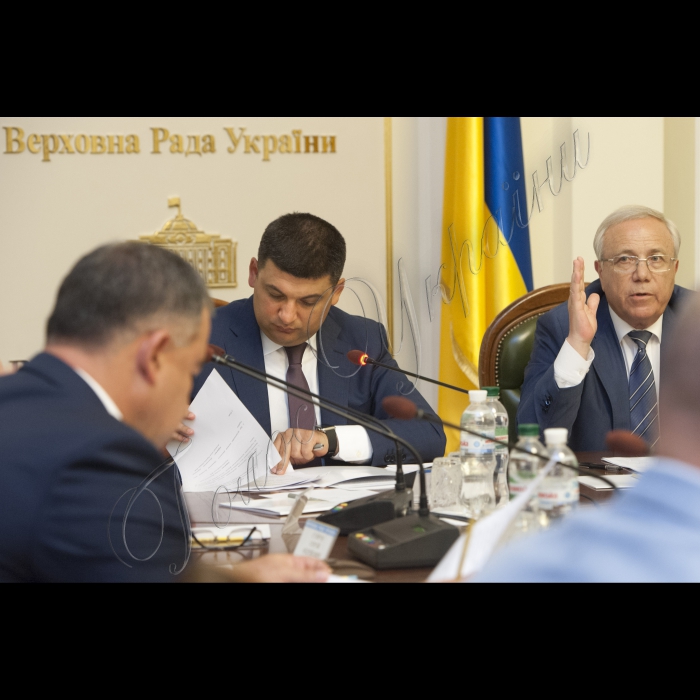 Зустріч голови ВР України Володимира Гройсмана з членами правління Асоціації міст України
Володимир Гройсман і Президент Асоціації міст України, Криворізький міський голова Юрій Вілкул