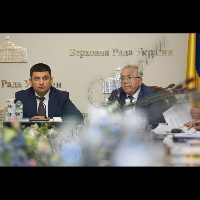 Зустріч голови ВР України Володимира Гройсмана з членами правління Асоціації міст України
Володимир Гройсман і Президент Асоціації міст України, Криворізький міський голова Юрій Вілкул