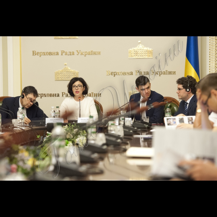 Заступник Голови ВР України Оксана Сироїд взяла участь у презентації звіту Атлантичної Ради (США) під назвою «Ховаються на видноті: війна Путіна в Україні»
(зліва направо) Посол, Директор Центру Євразія Атлантичної Ради Джон Хербст, заступник Голови ВР України Оксана Сироїд, Спеціальний помічник Президента Атлантичної Ради Максиміліан Чуперські, засновник Bellingcat Еліот Хіггінс;