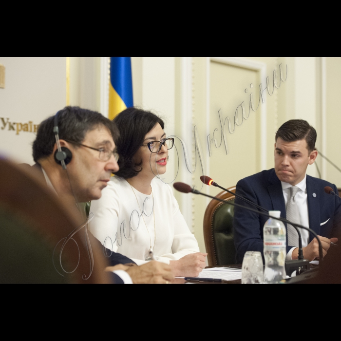 Заступник Голови ВР України Оксана Сироїд взяла участь у презентації звіту Атлантичної Ради (США) під назвою «Ховаються на видноті: війна Путіна в Україні»
(зліва направо) Посол, Директор Центру Євразія Атлантичної Ради Джон Хербст, заступник Голови ВР України Оксана Сироїд, Спеціальний помічник Президента Атлантичної Ради Максиміліан Чуперські;