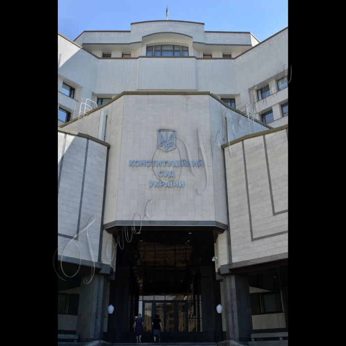 Конституційний Суд України офіційно оприлюднив прийнятий 30 липня висновок у справі за зверненням Верховної Ради України щодо відповідності законопроекту про внесення змін до Конституції України щодо децентралізації влади вимогам статей 157 і 158 Конституції України.