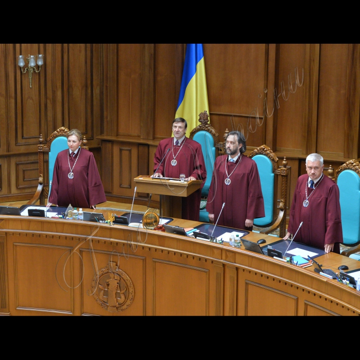 Конституційний Суд України офіційно оприлюднив прийнятий 30 липня висновок у справі за зверненням Верховної Ради України щодо відповідності законопроекту про внесення змін до Конституції України щодо децентралізації влади вимогам статей 157 і 158 Конституції України.