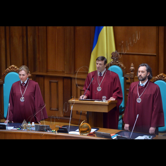 Конституційний Суд України офіційно оприлюднив прийнятий 30 липня висновок у справі за зверненням Верховної Ради України щодо відповідності законопроекту про внесення змін до Конституції України щодо децентралізації влади вимогам статей 157 і 158 Конституції України.