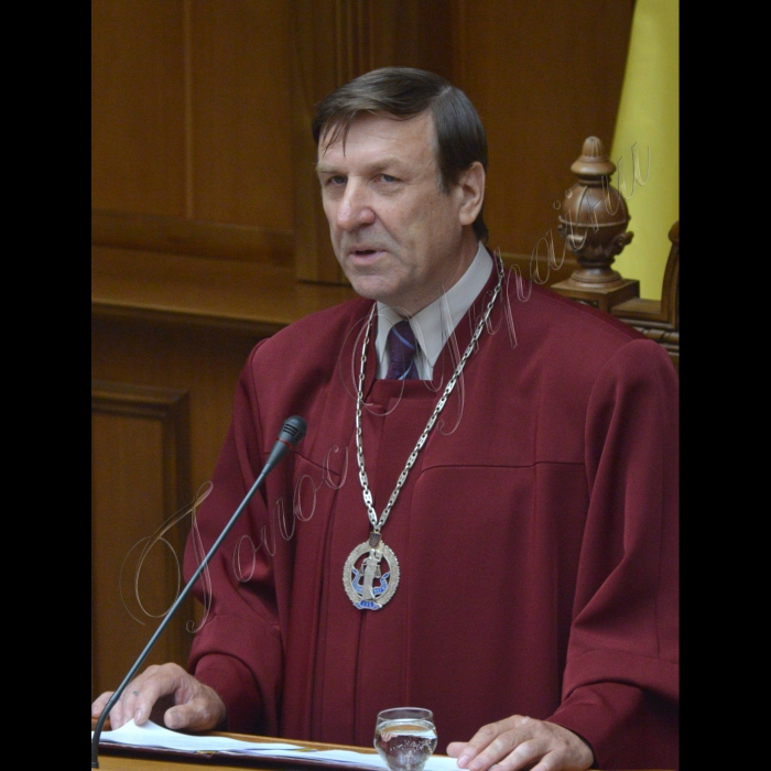 Конституційний Суд України офіційно оприлюднив прийнятий 30 липня висновок у справі за зверненням Верховної Ради України щодо відповідності законопроекту про внесення змін до Конституції України щодо децентралізації влади вимогам статей 157 і 158 Конституції України.
доповідач у справі Суддя Конституційного Суду України – Василь Бринцев