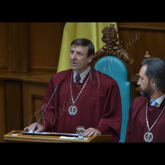 Конституційний Суд України офіційно оприлюднив прийнятий 30 липня висновок у справі за зверненням Верховної Ради України щодо відповідності законопроекту про внесення змін до Конституції України щодо децентралізації влади вимогам статей 157 і 158 Конституції України.
доповідач у справі Суддя Конституційного Суду України – Василь Бринцев