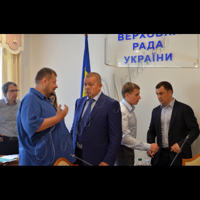 Відбулось  чергове засідання Тимчасової слідчої комісії Верховної Ради України з питань розслідування обставин конфлікту  в Закарпатській області (вул. Садова, 3а, зала засідань №727). До участі у засіданні ТСК запрошені народні депутатипредставники Генеральної прокуратури України, Міністерства Внутрішніх справ України, СБУ, Державної фіскальної служби України, Державної прикордонної служби України.
народні депутати Ігор Мосійчук, голова ТСК Микола Паламарчук, Валерій Пацкан